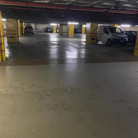 411 Gale Center Wi-fi, Estacionamento Porto